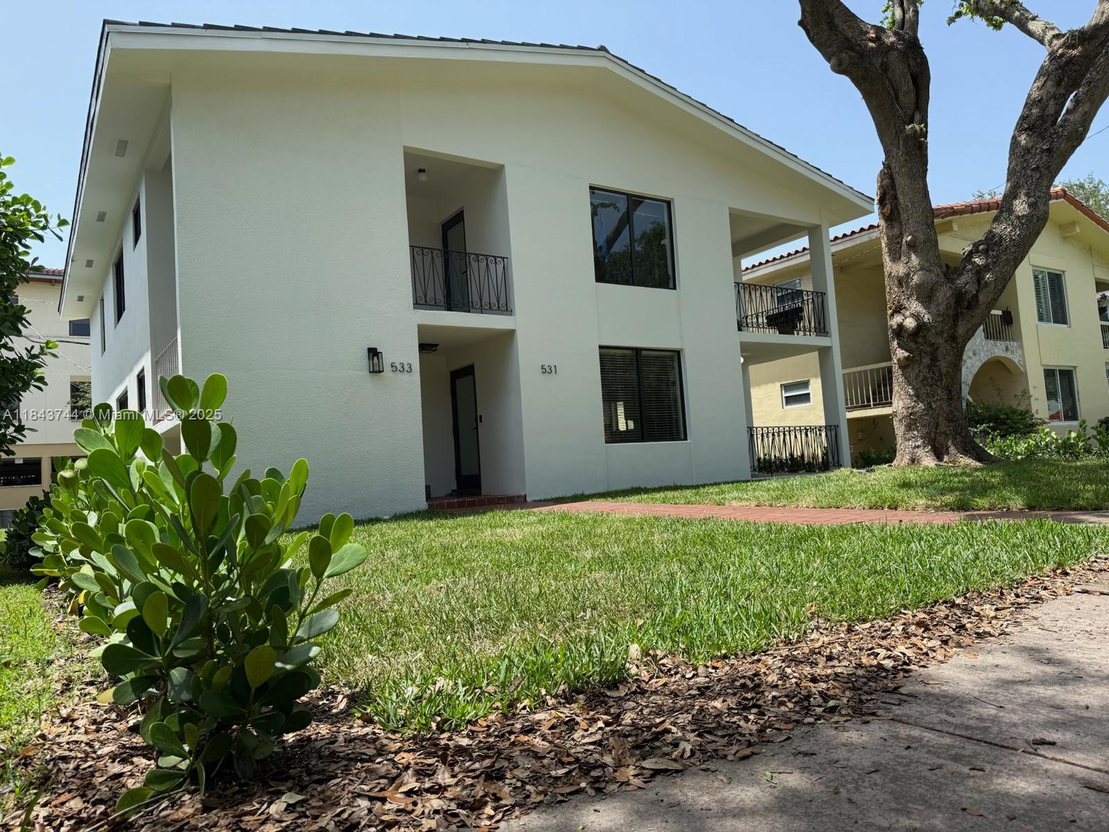 Home is centrally located and across the street from a brand new park and playground.
2nd floor unit. 4 bedroom 2 bath with new appliances
Next to the University of Miami.Excellent for young families and students.