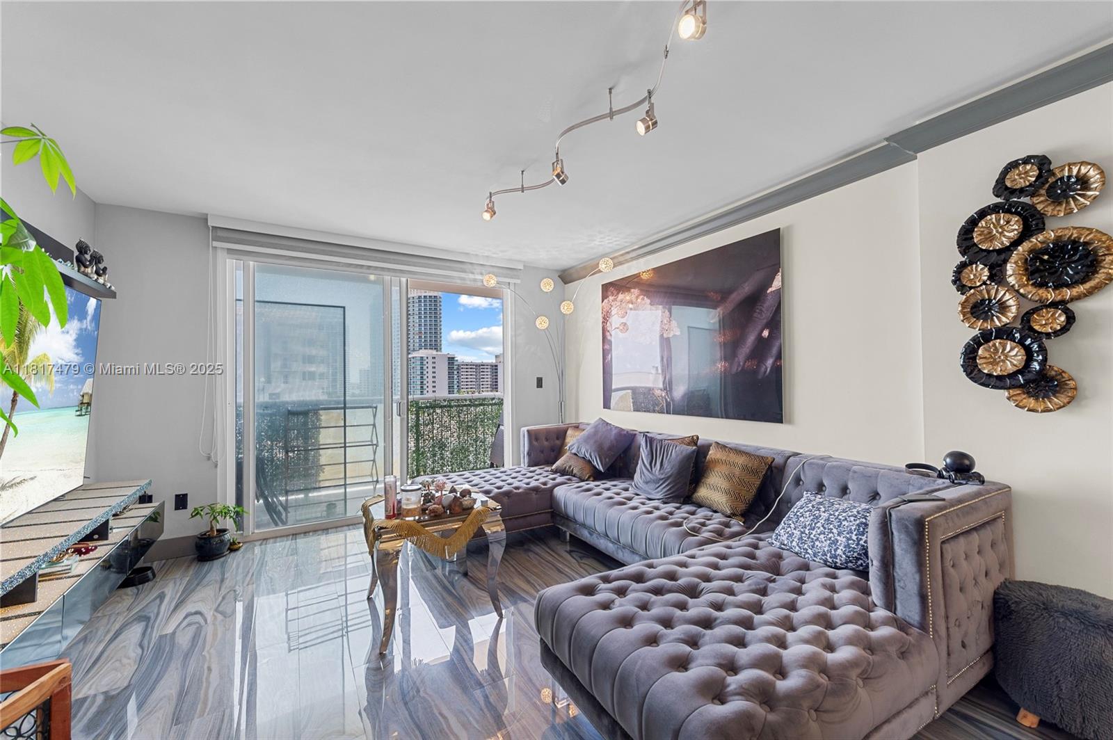 BAYVIEW CONDO - Residential