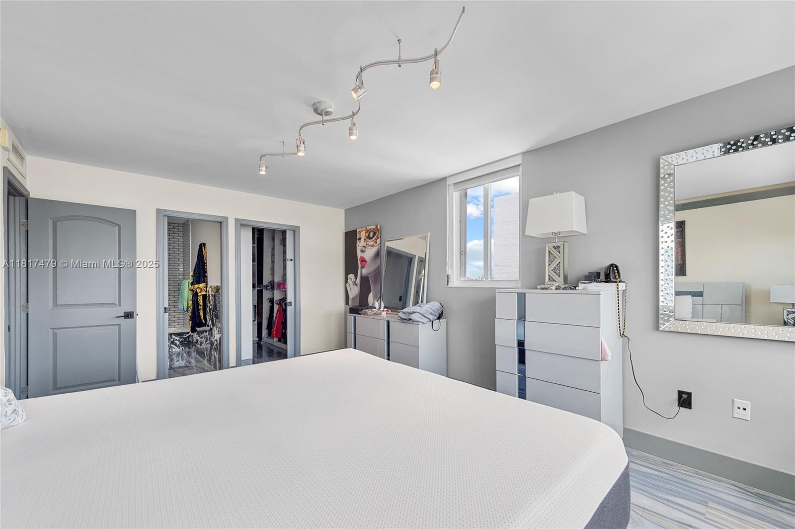 BAYVIEW CONDO - Residential