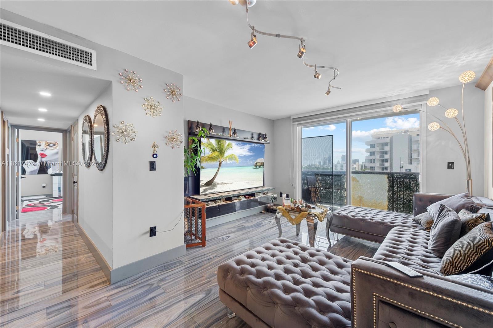 Property for Sale at 1345 Lincoln Rd 1105, Miami Beach, Miami-Dade County, Florida - Bedrooms: 2 
Bathrooms: 2  - $549,999