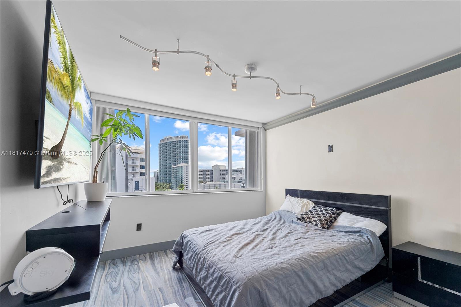 BAYVIEW CONDO - Residential