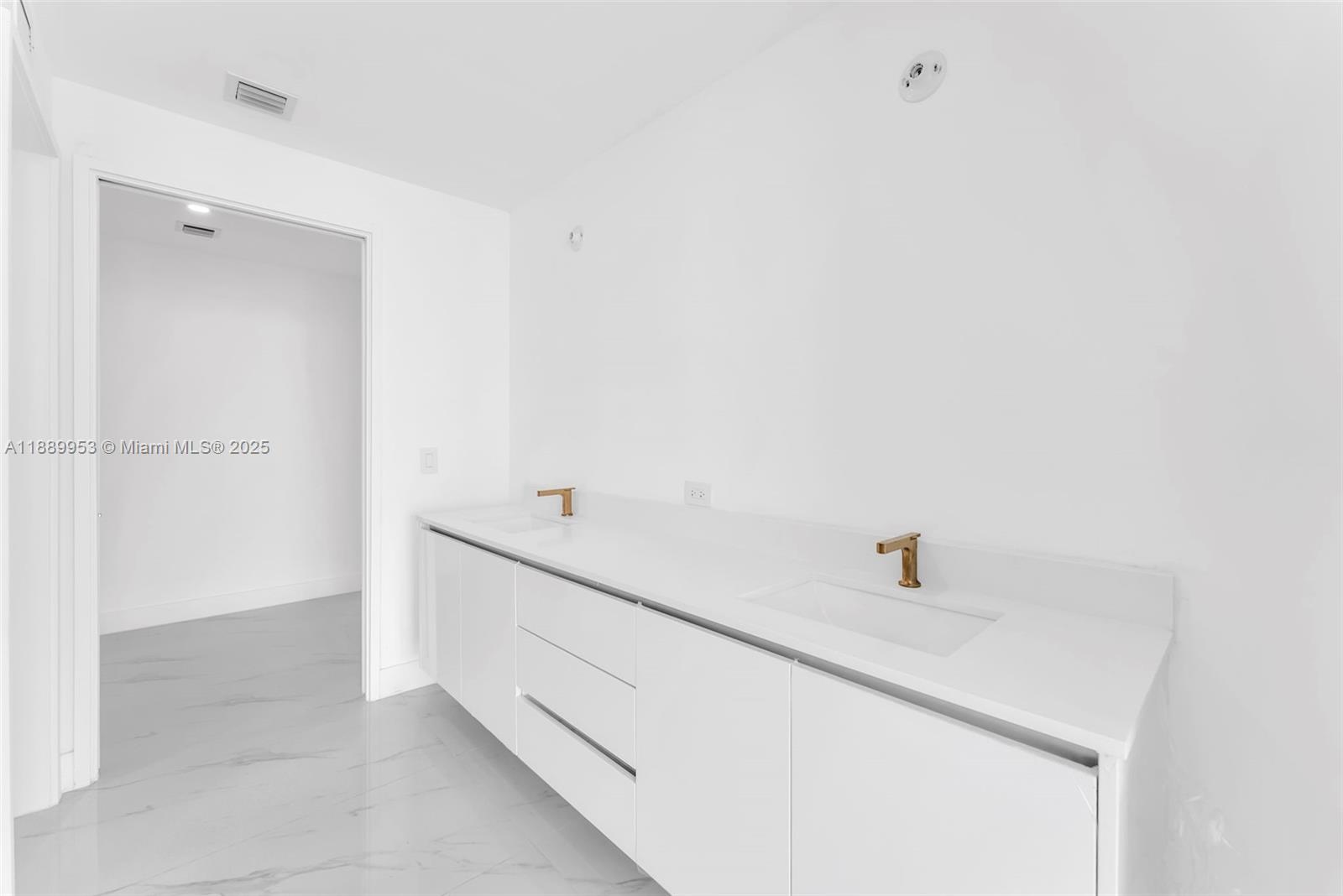 ARIA RESERVE SOUTH - Residential Lease