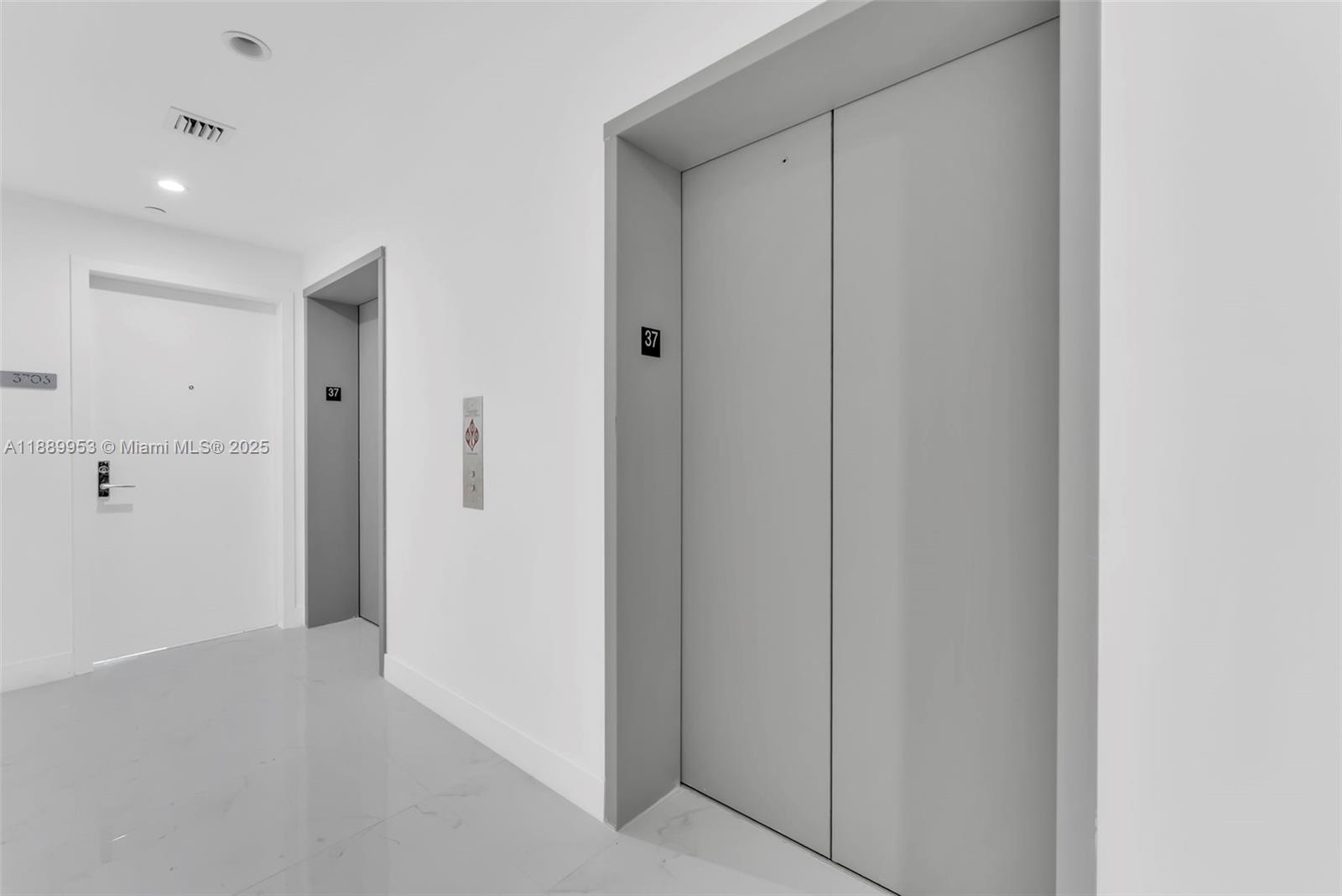 ARIA RESERVE SOUTH - Residential Lease