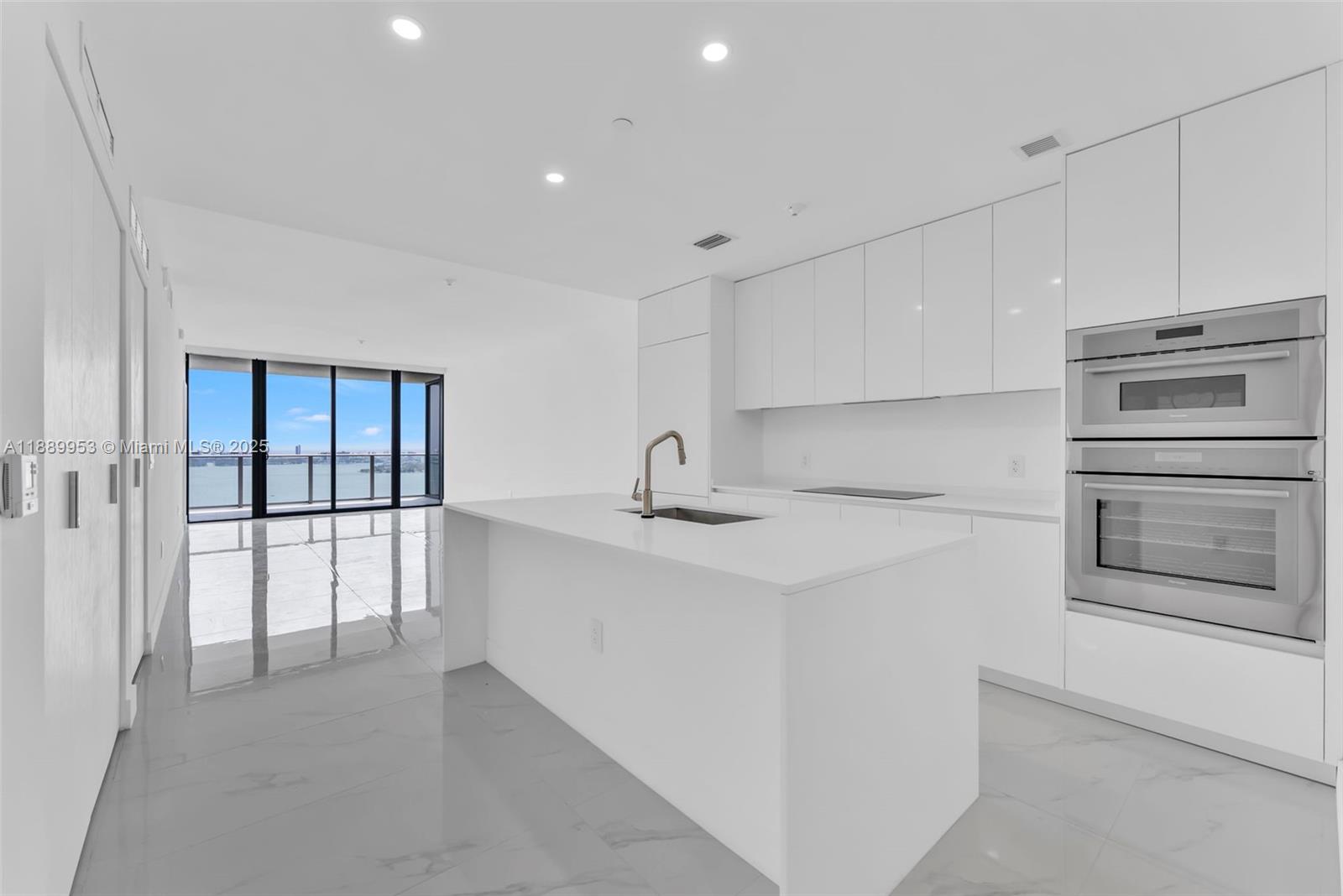 ARIA RESERVE SOUTH - Residential Lease