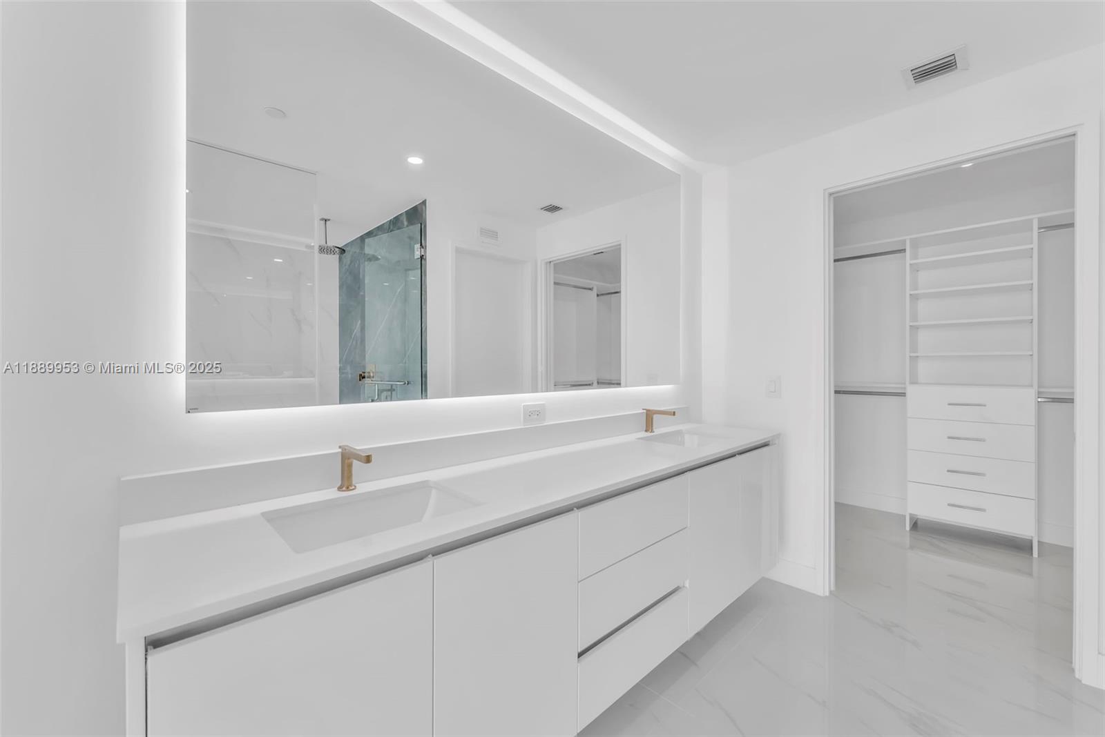 ARIA RESERVE SOUTH - Residential Lease