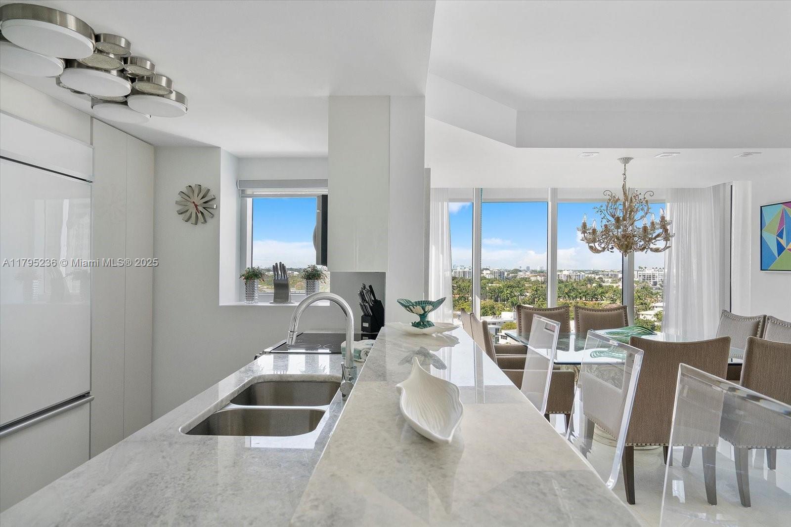 10275 Collins Ave 922
