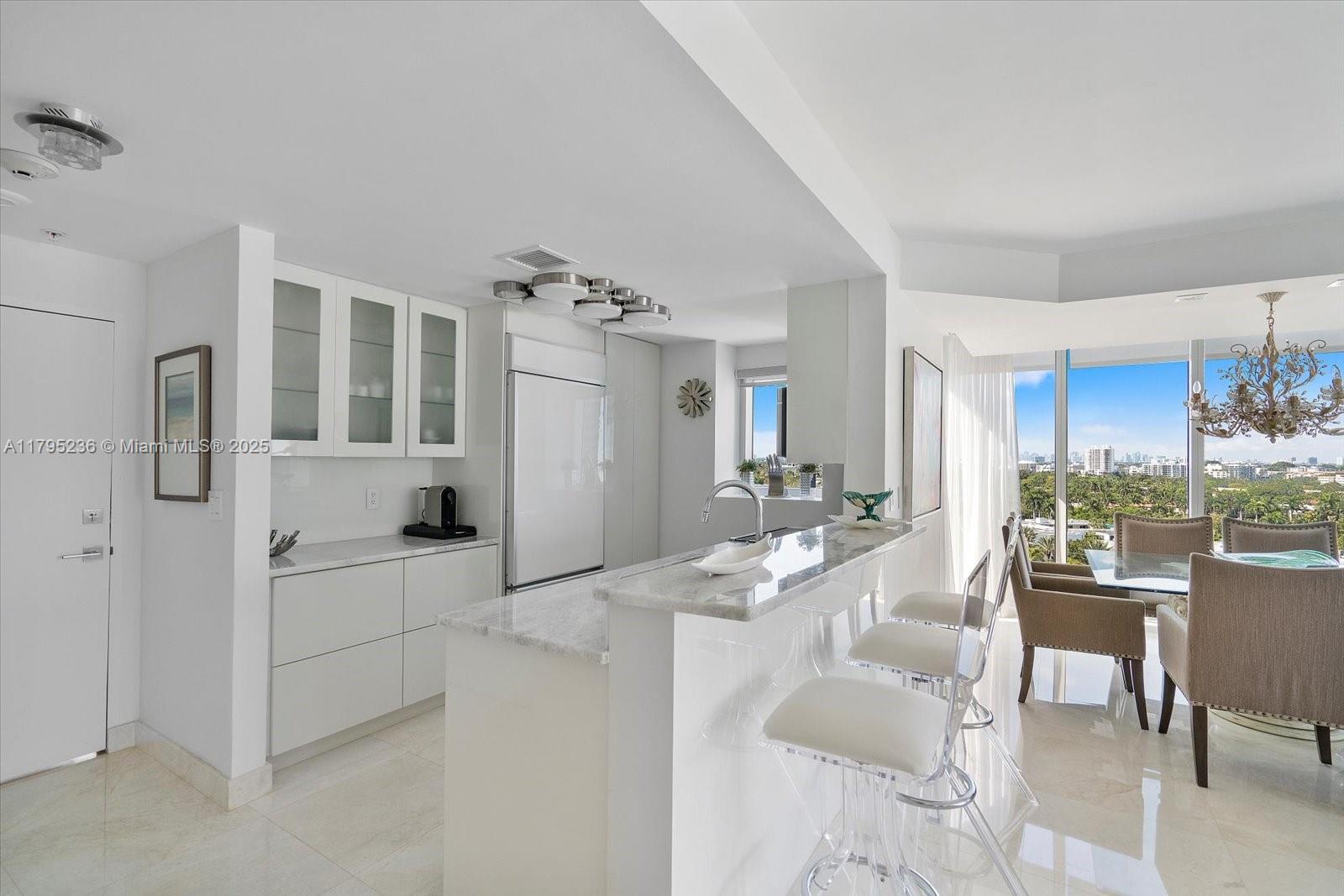 10275 Collins Ave 922