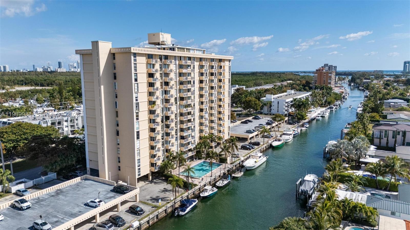 VECINO DEL MAR CONDO - Residential