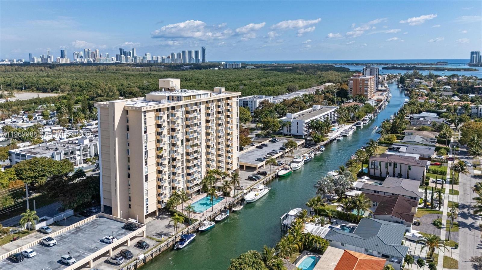 VECINO DEL MAR CONDO - Residential