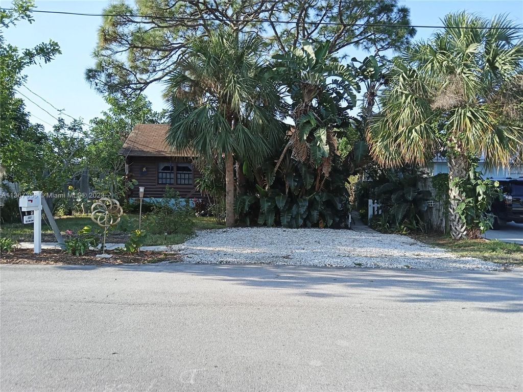 Photo of 680 NE Stuart St, Jensen Beach, FL 34957 (MLS # A11367356)