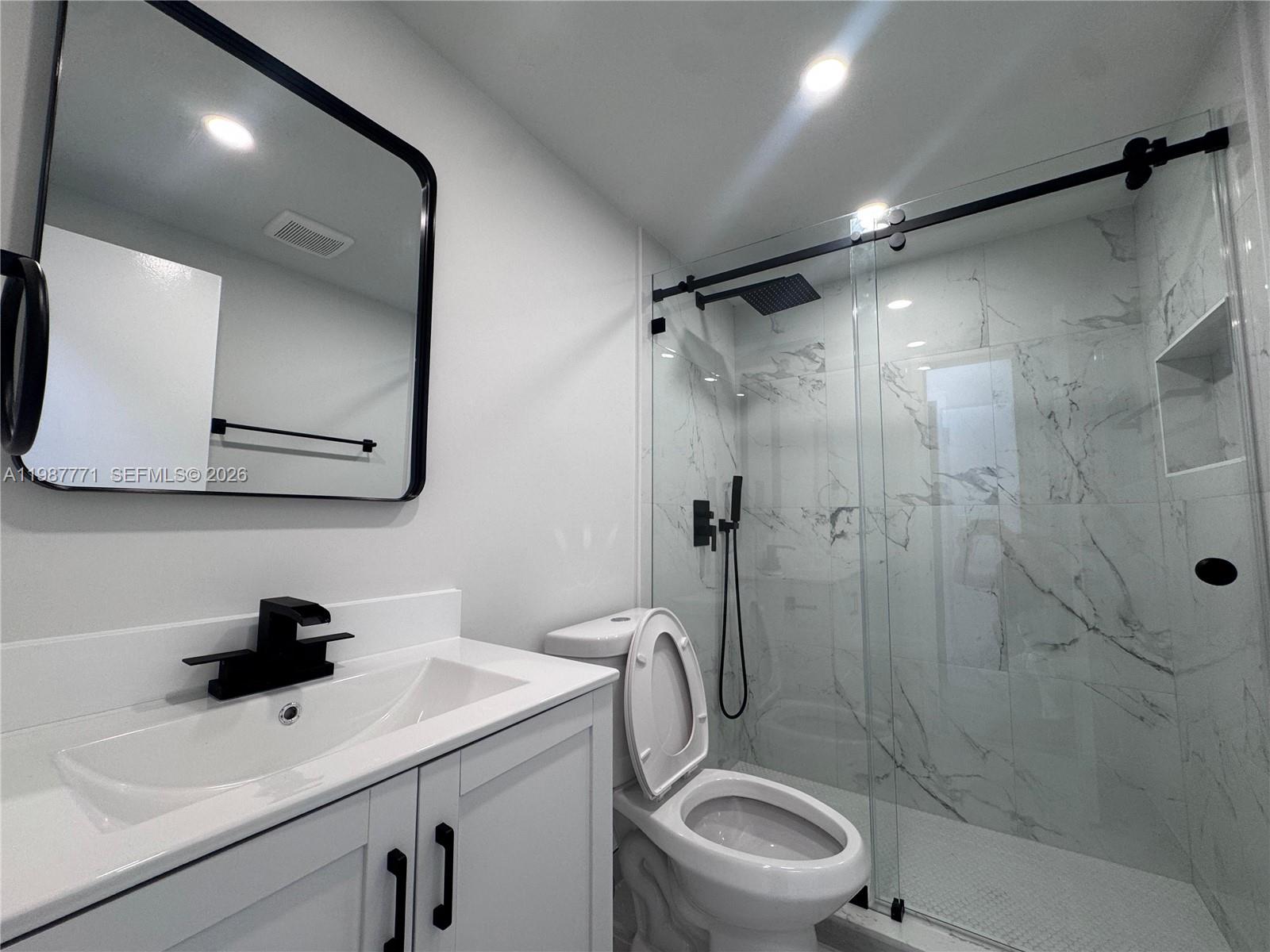 ENVOY APARTMENTS CONDOMIN - Residential Lease