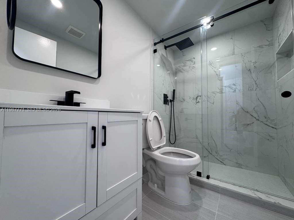 ENVOY APARTMENTS CONDOMIN - Residential Lease