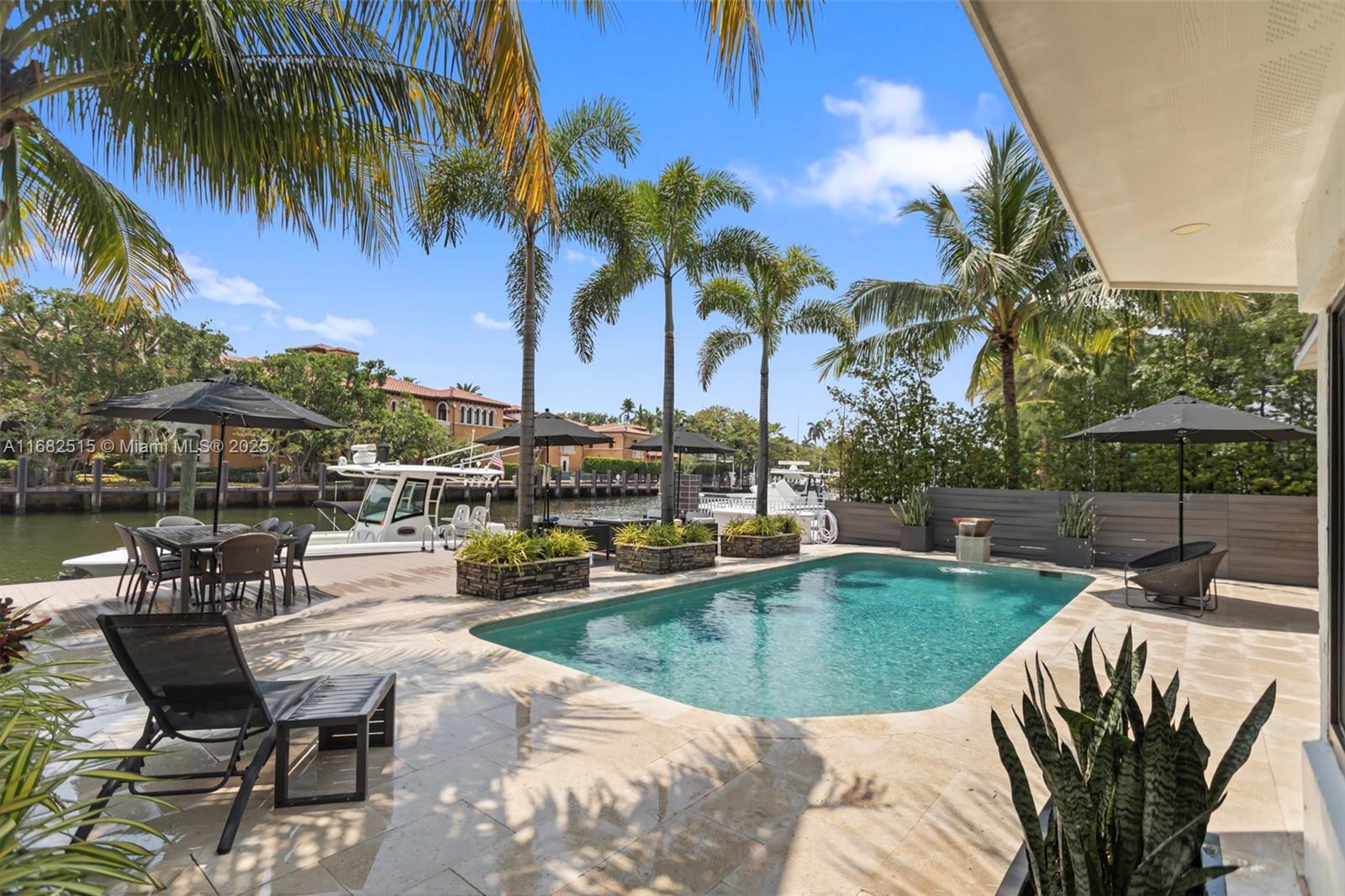 RIO VISTA ISLES - Residential