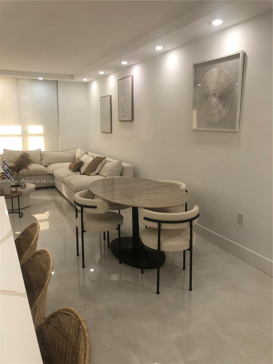10185 Collins Ave 1510