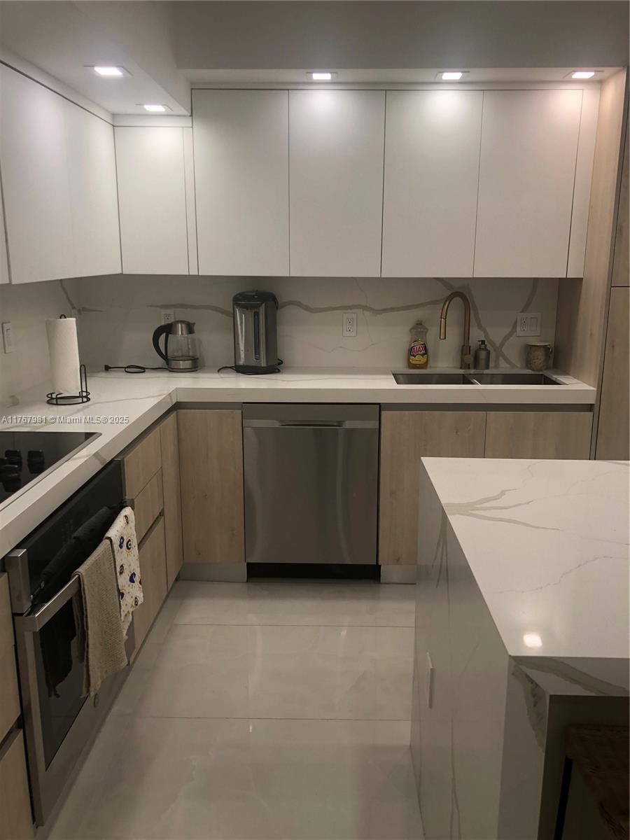 10185 Collins Ave 1510