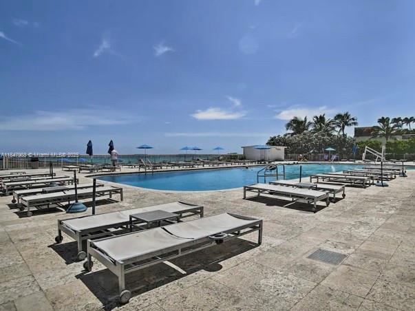 THE AVENTURA BEACH CLUB C - Residential