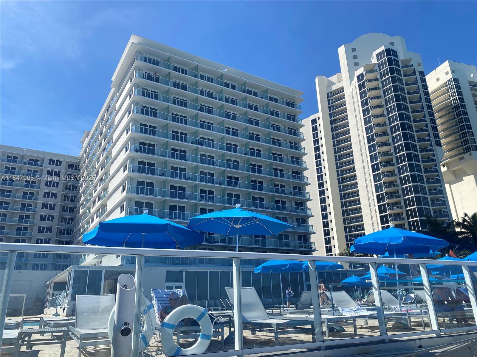 19201 Collins Ave 733