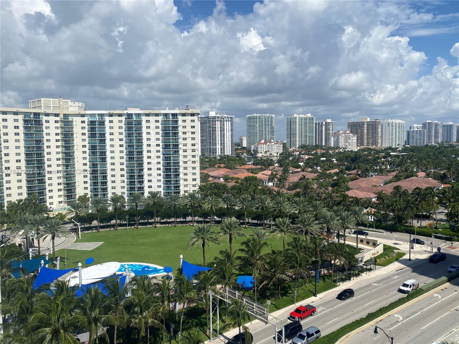 19201 Collins Ave 733