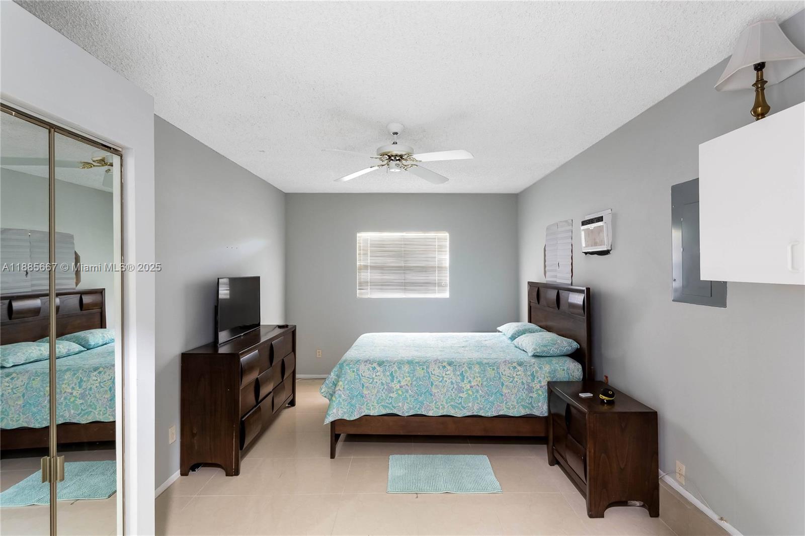 VILLAGES OF HILLSBORO - Residential Lease