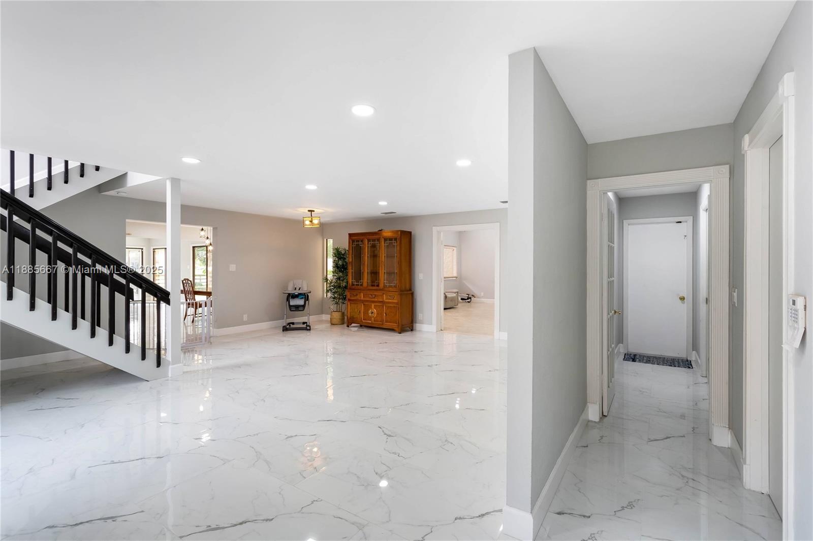 VILLAGES OF HILLSBORO - Residential Lease