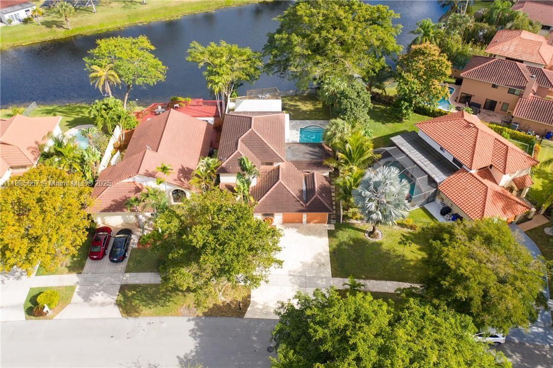 VILLAGES OF HILLSBORO - Residential Lease