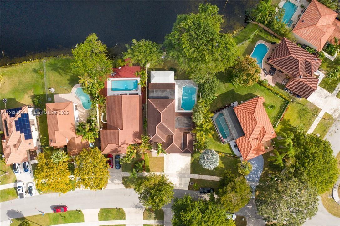 VILLAGES OF HILLSBORO - Residential Lease