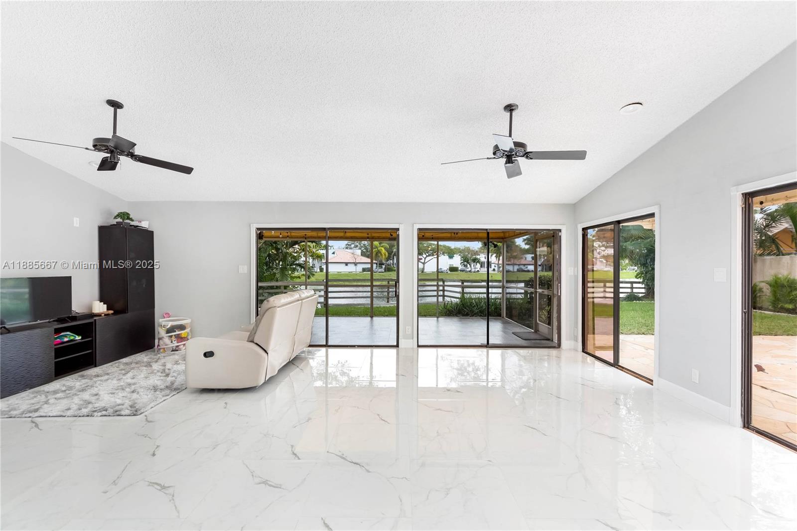 VILLAGES OF HILLSBORO - Residential Lease