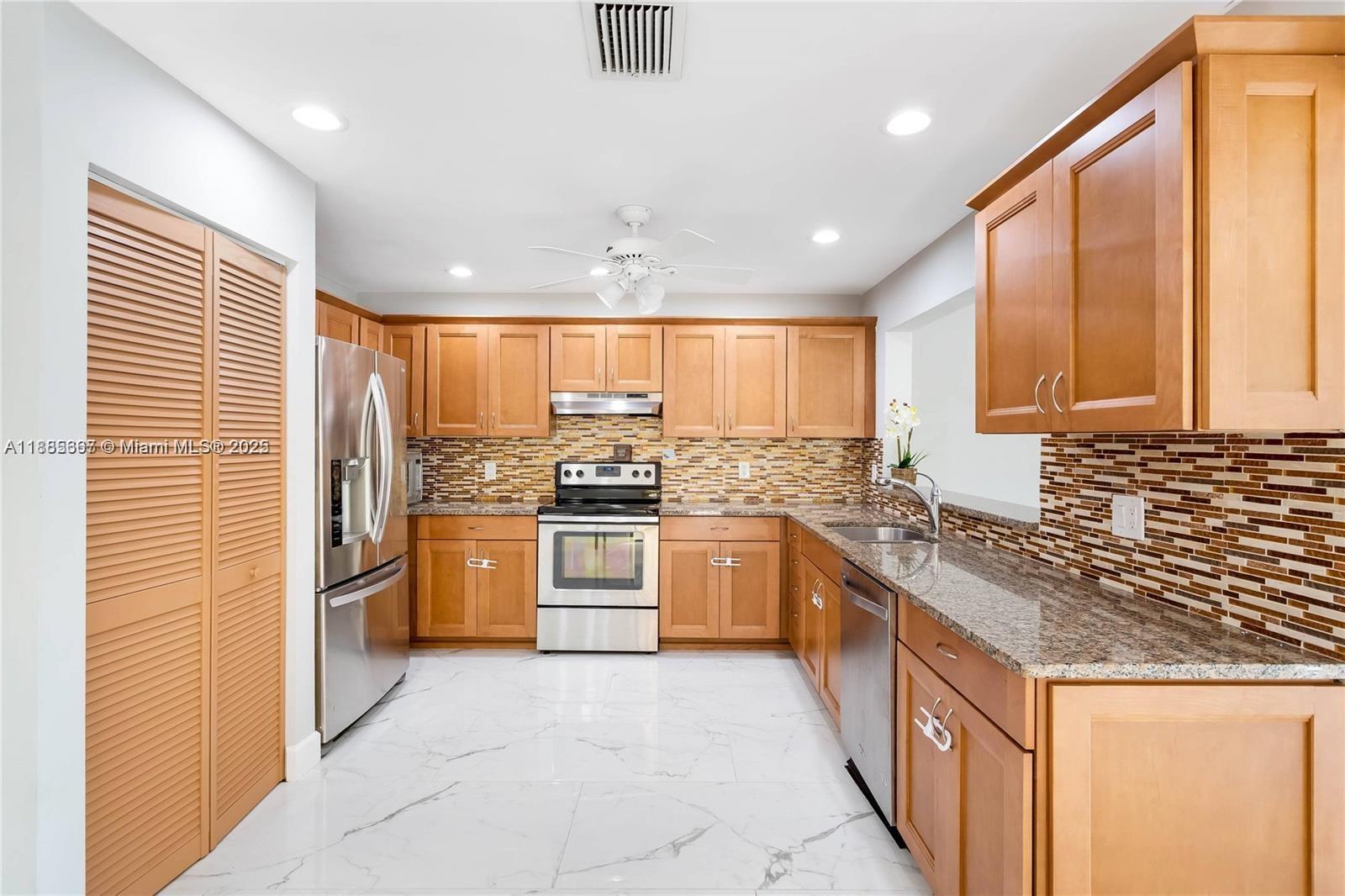 VILLAGES OF HILLSBORO - Residential Lease