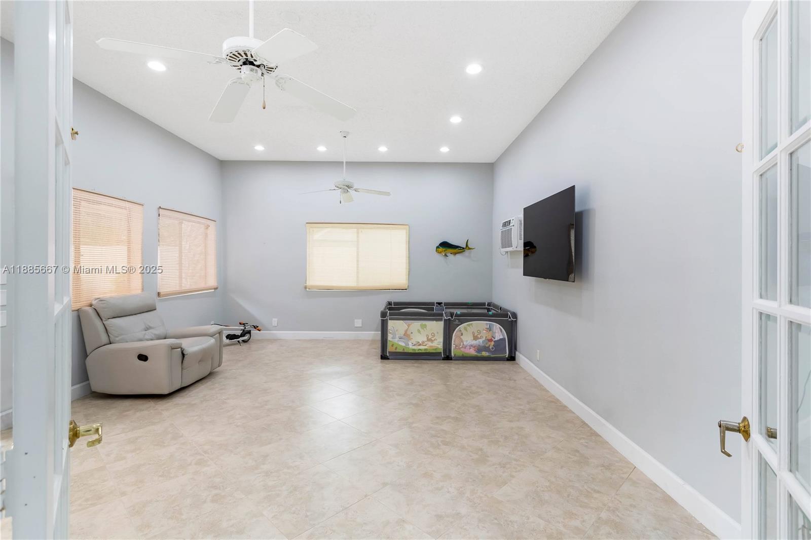 VILLAGES OF HILLSBORO - Residential Lease