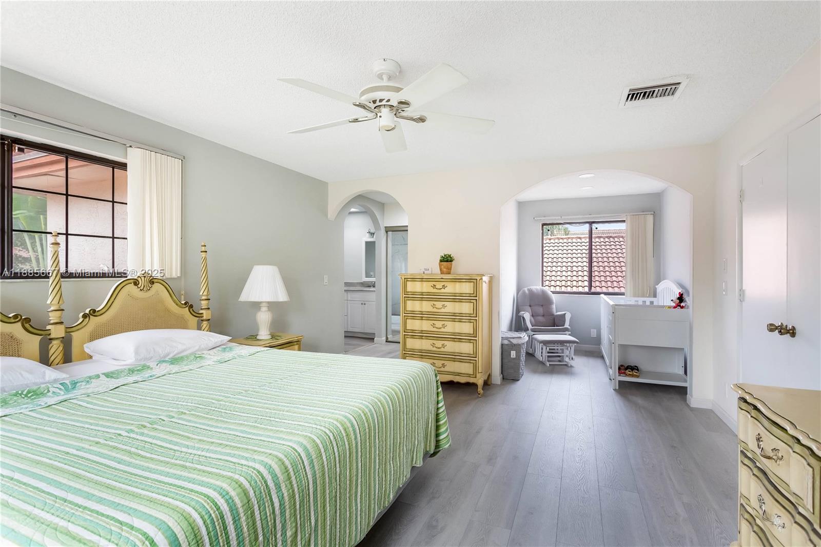 VILLAGES OF HILLSBORO - Residential Lease