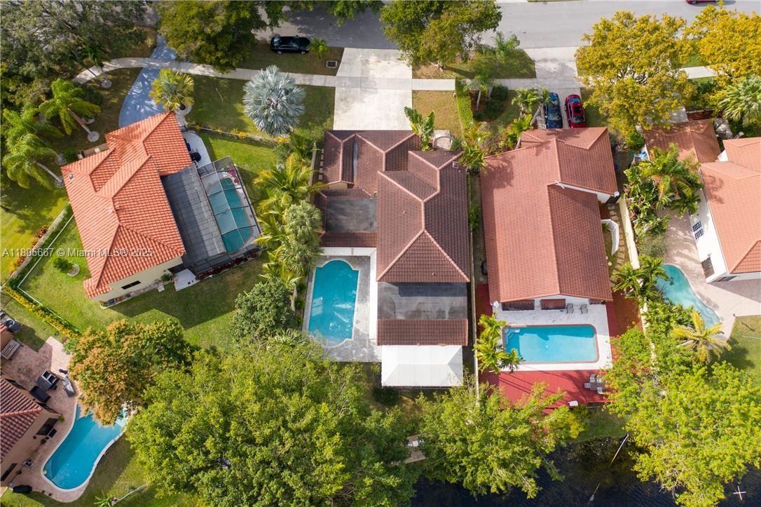 VILLAGES OF HILLSBORO - Residential Lease