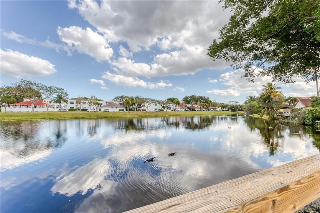 VILLAGES OF HILLSBORO - Residential Lease