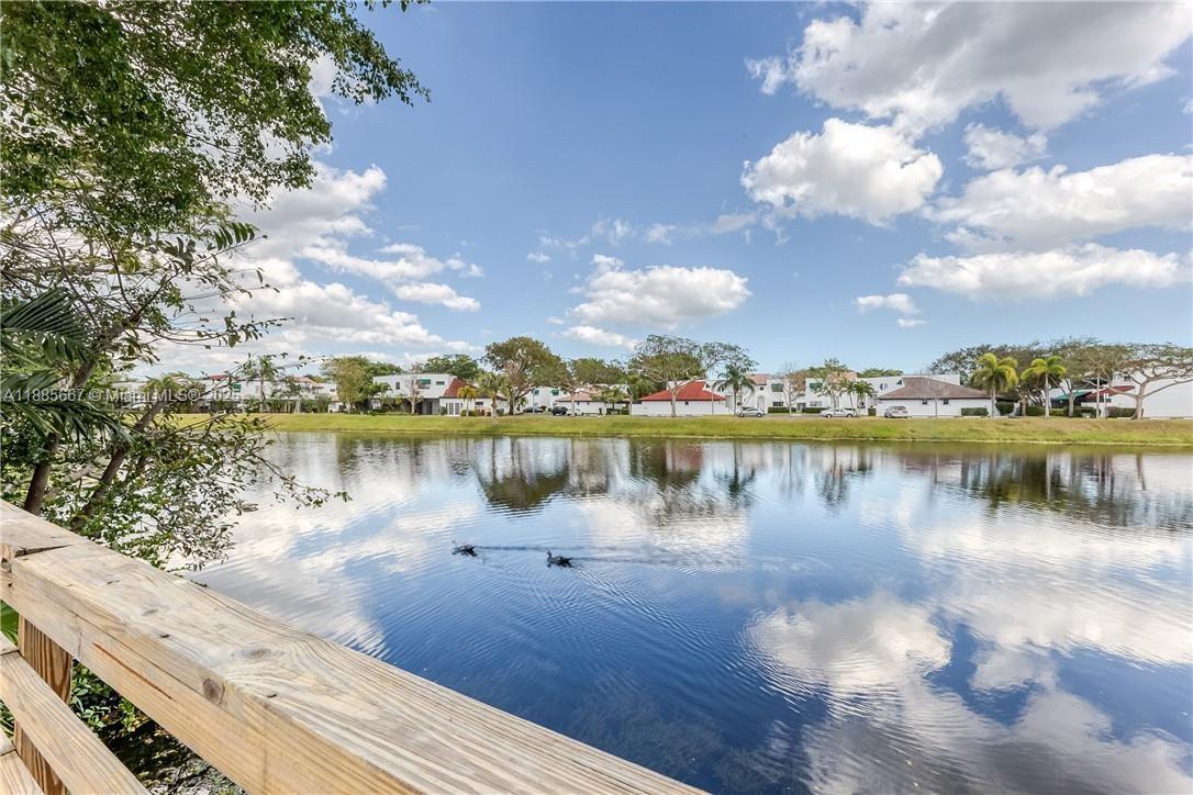 VILLAGES OF HILLSBORO - Residential Lease