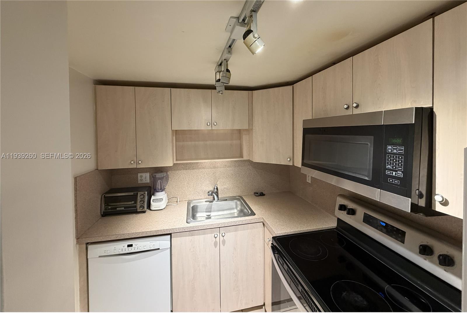 VILLA CAPRI CONDO - Residential