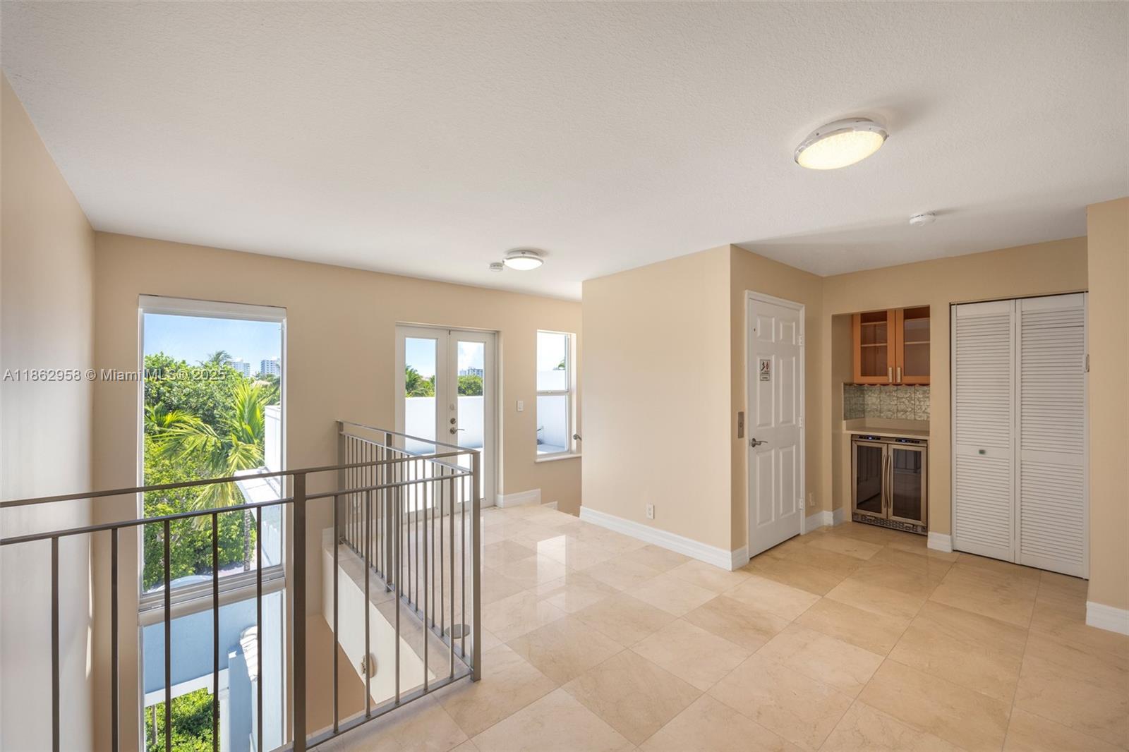 HILLSBORO SHORES - Residential