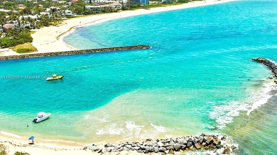 HILLSBORO SHORES - Residential