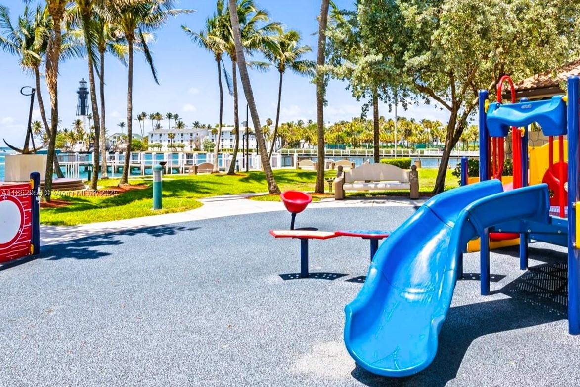 HILLSBORO SHORES - Residential