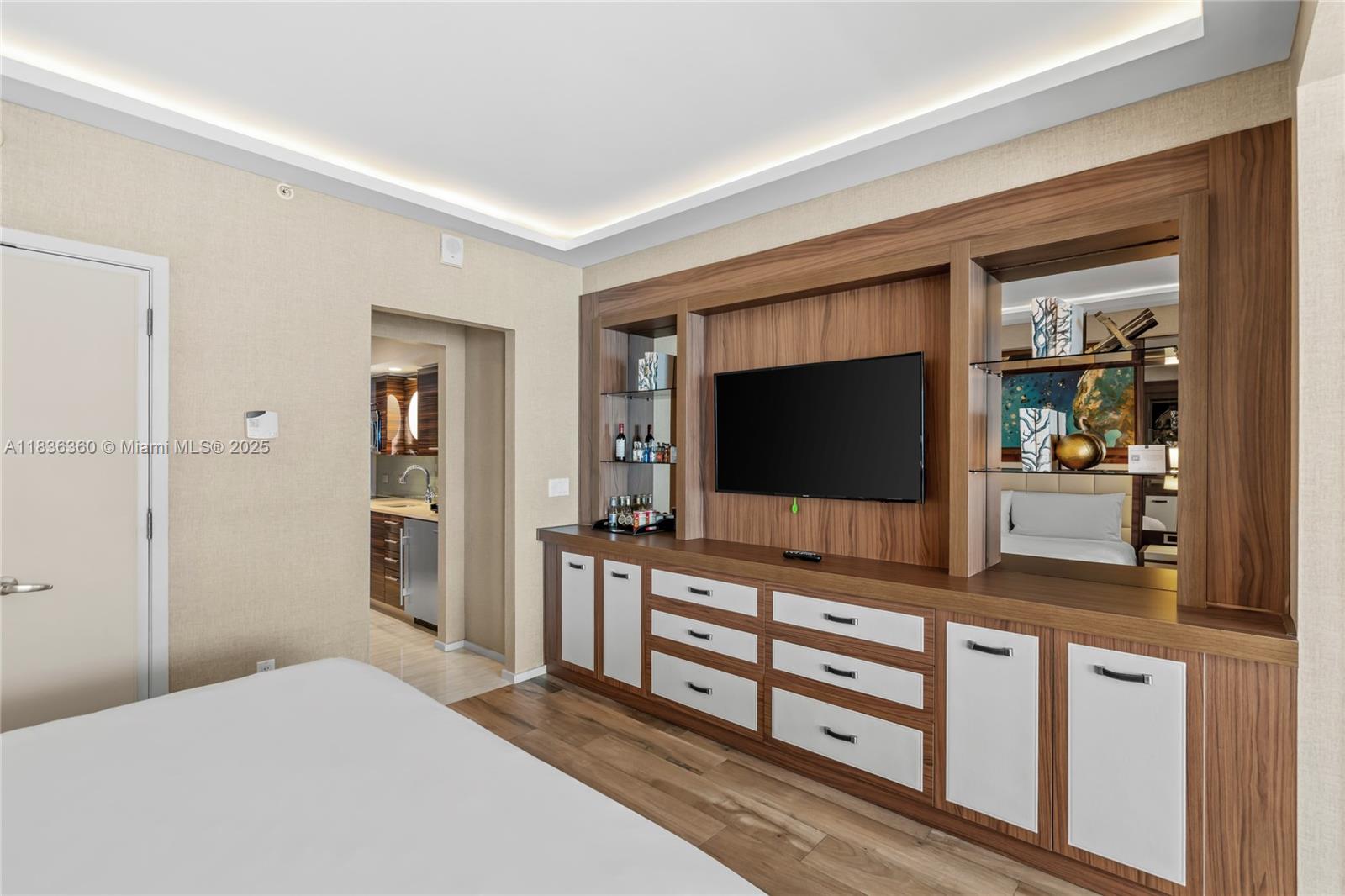 551 FLB CONDOMINIUM RESID - Residential