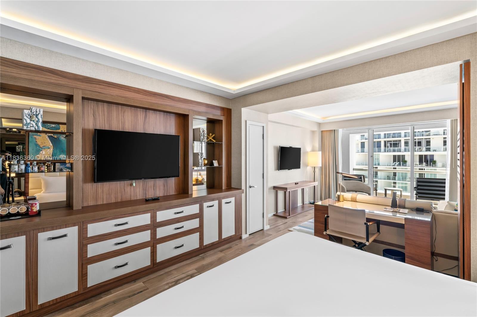 551 FLB CONDOMINIUM RESID - Residential