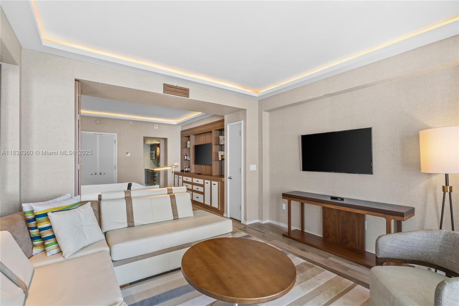 551 FLB CONDOMINIUM RESID - Residential