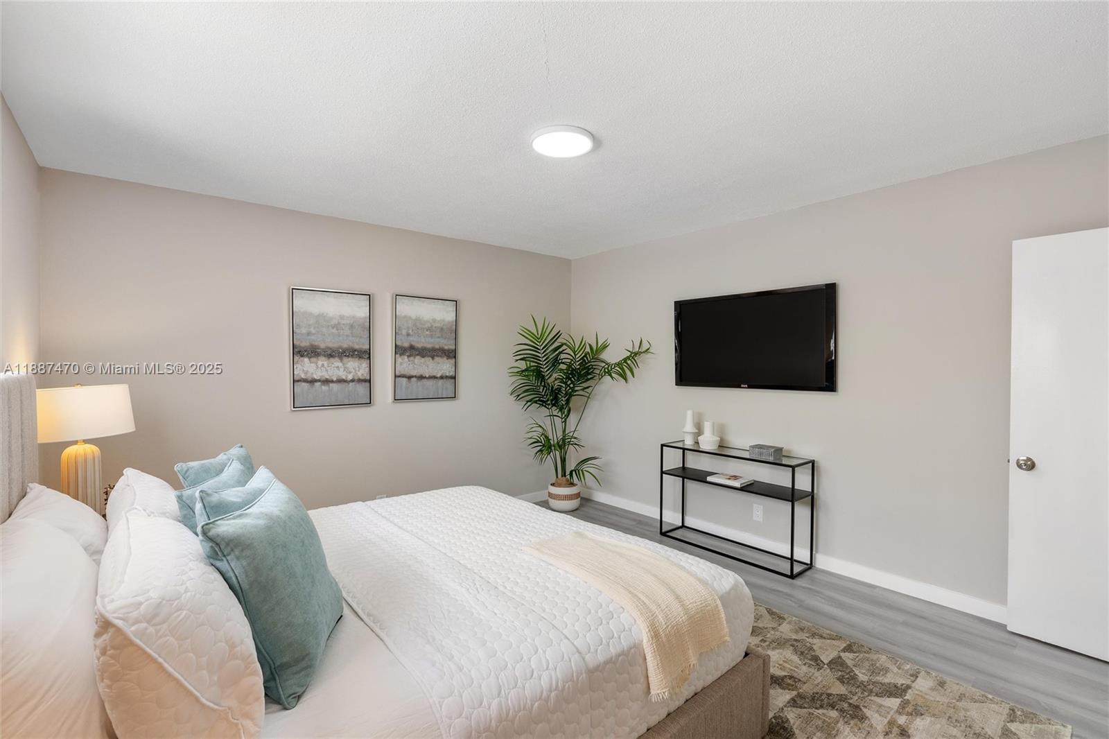 LAUDERDALE - Residential Lease