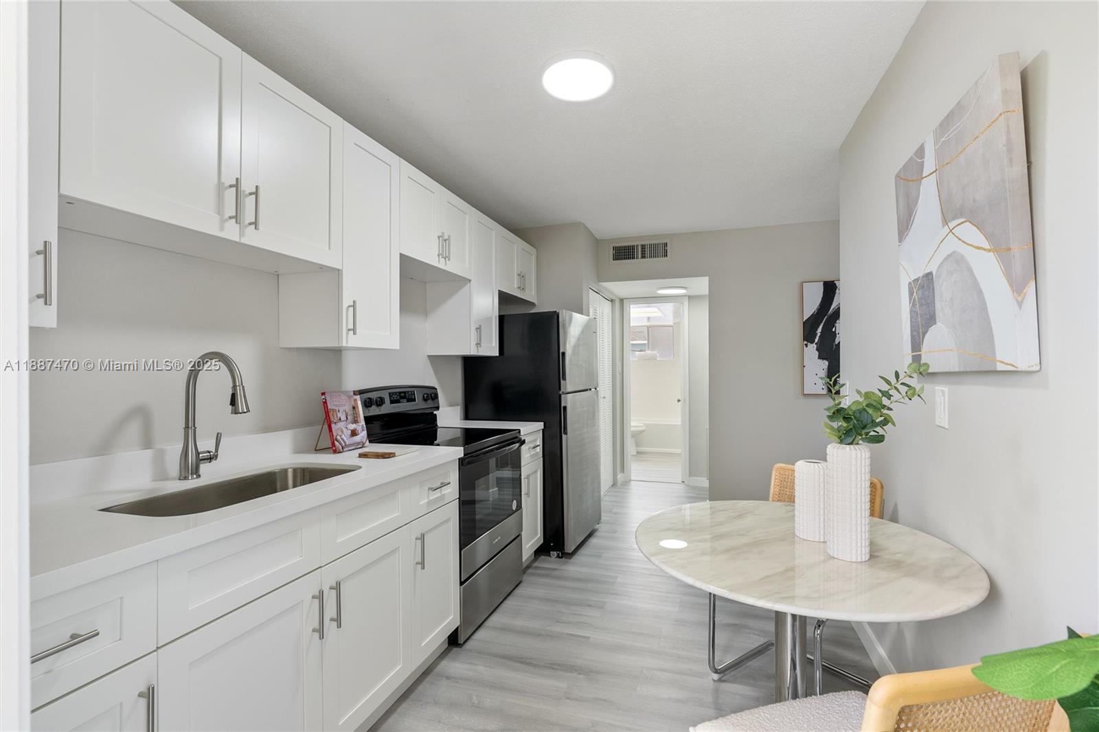 LAUDERDALE - Residential Lease