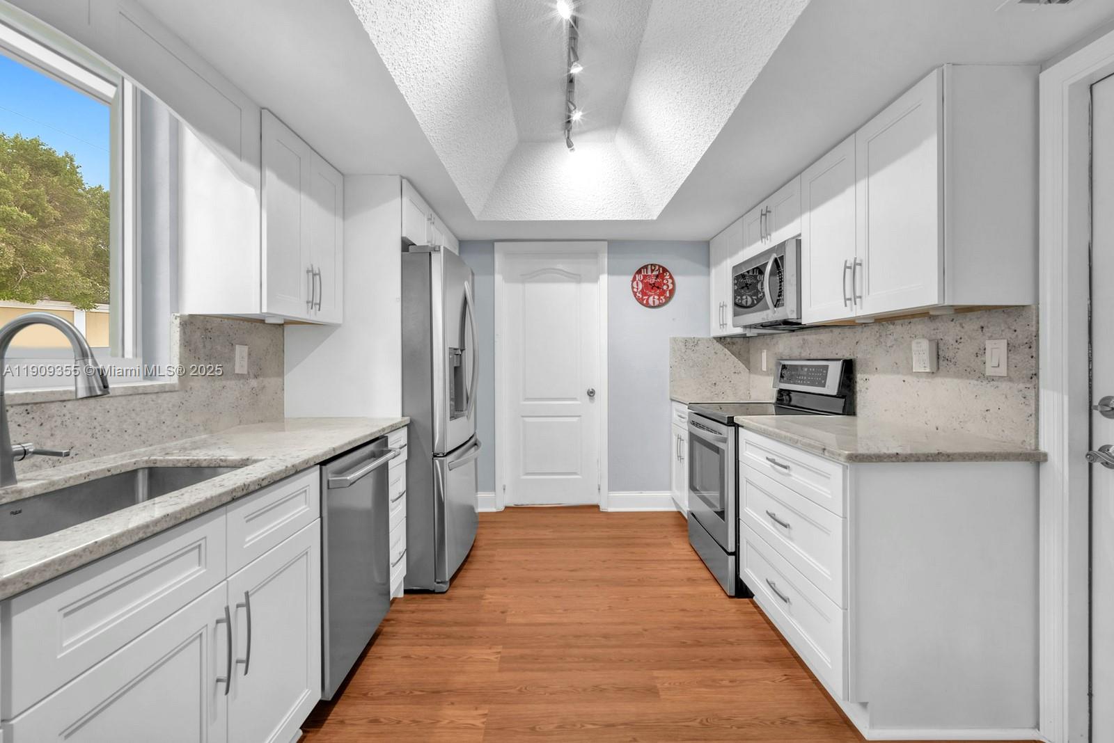 NEW ORLEANS LAKESITES - Residential