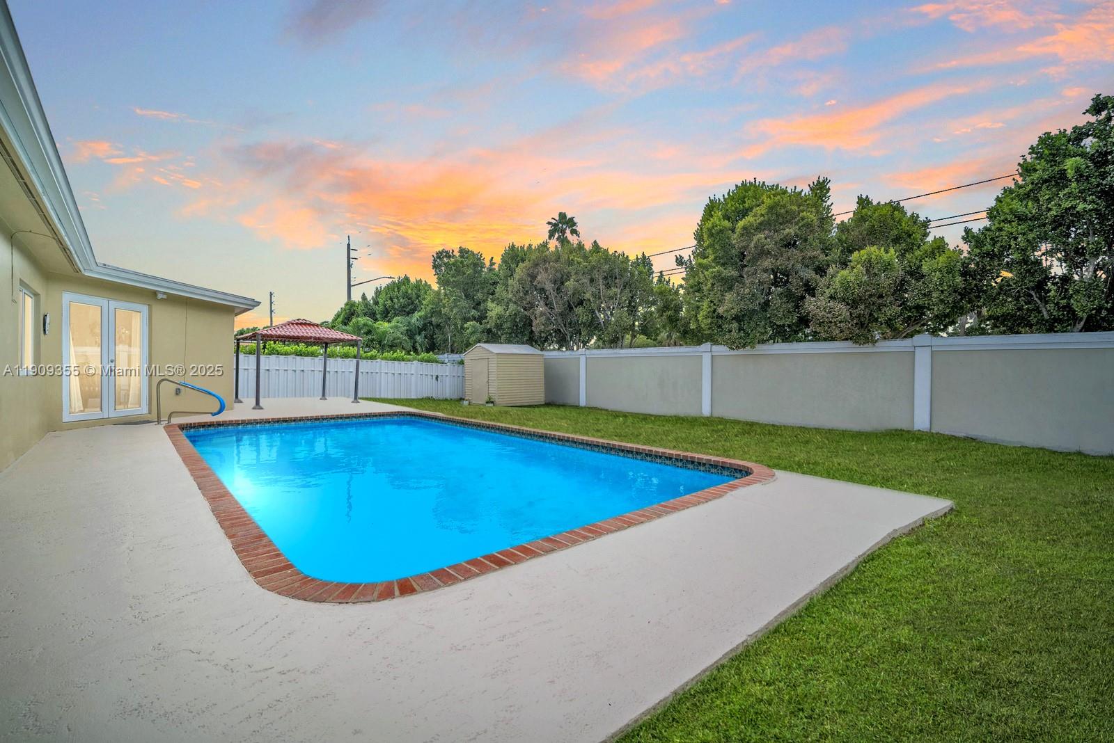 NEW ORLEANS LAKESITES - Residential