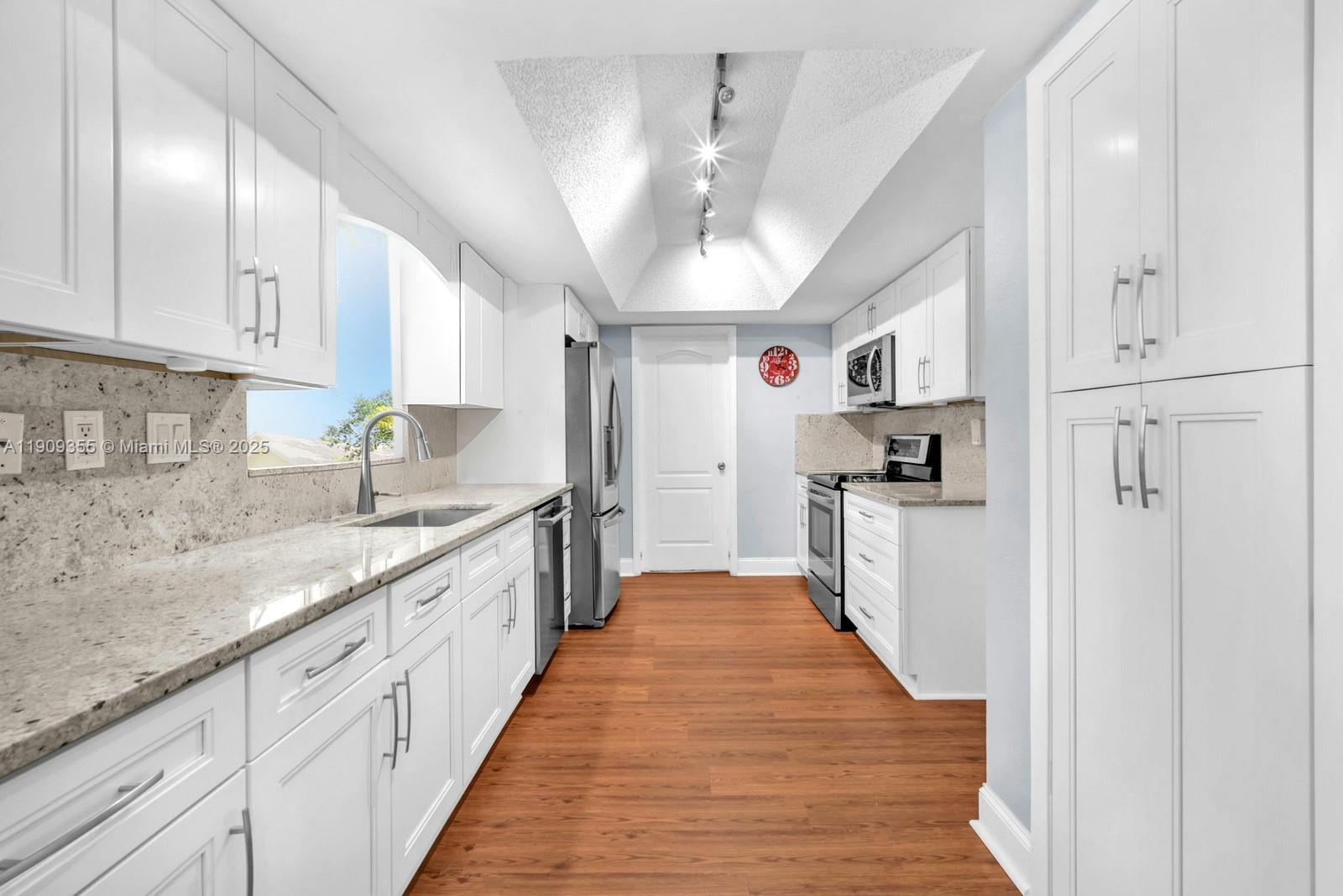 NEW ORLEANS LAKESITES - Residential