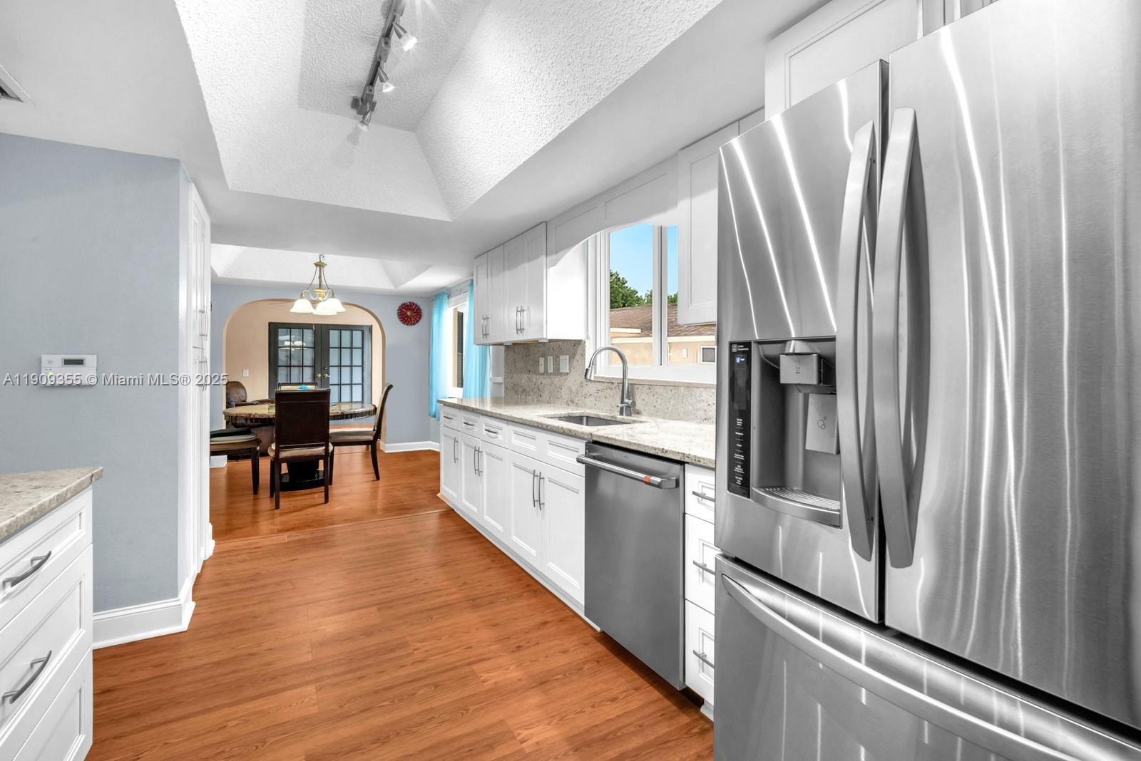 NEW ORLEANS LAKESITES - Residential