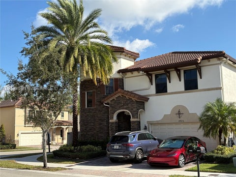 Photo of 8925 NW 99th Ct, Doral, FL 33178 (MLS # A12061115)