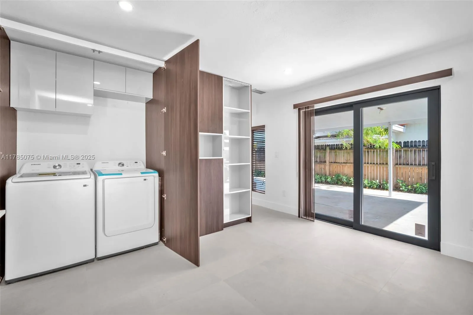 Hialeah, Florida 33015, United States, 4 Bedrooms Bedrooms, ,2 BathroomsBathrooms,Residential,Active,110619