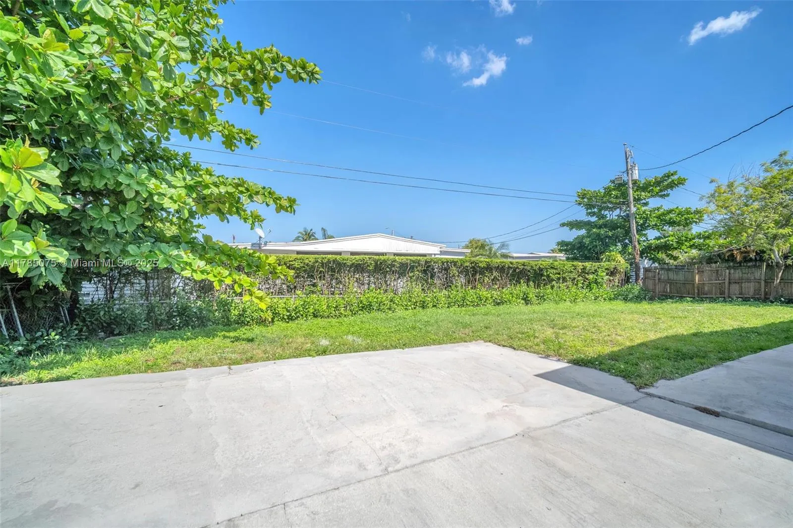 Hialeah, Florida 33015, United States, 4 Bedrooms Bedrooms, ,2 BathroomsBathrooms,Residential,Active,110619