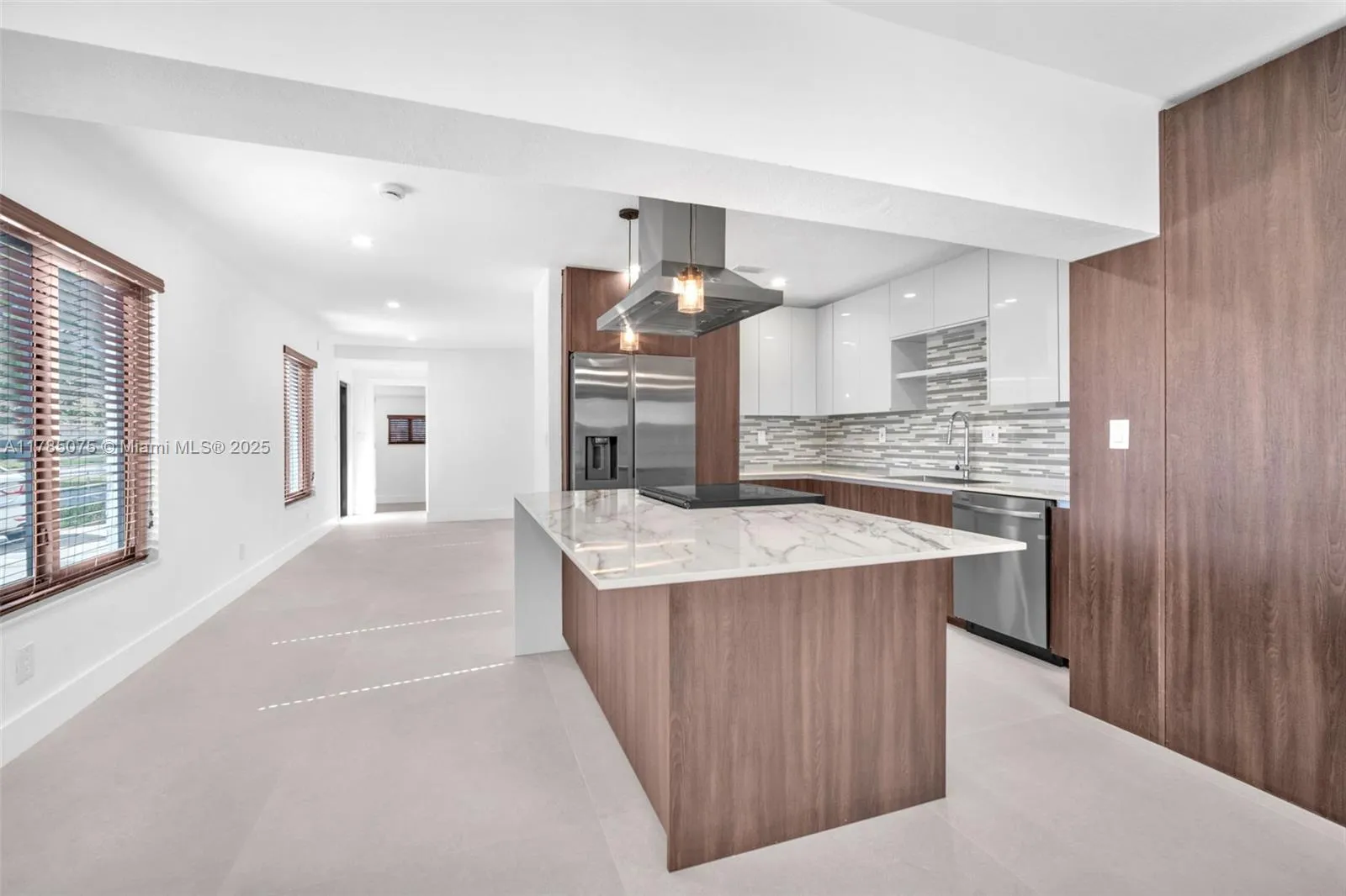 Hialeah, Florida 33015, United States, 4 Bedrooms Bedrooms, ,2 BathroomsBathrooms,Residential,Active,110619